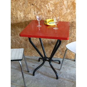 Karla, la table à manger en métal n°1159