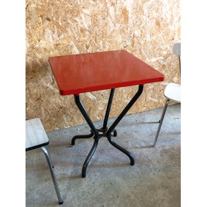 Karla, la table à manger en métal n°1159