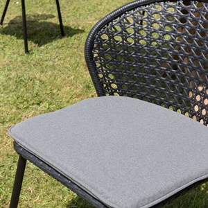 Malo - lot de 2 chaises rotin synthétique noir dossier arrondi ajouré