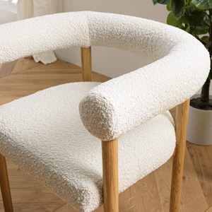 Gaston - chaise tissu bouclette, dossier arrondi pieds bois blanc