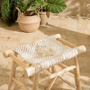 Will - tabouret en bois teck naturel assise en macramé blanc