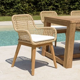 Valeria - lot de 2 fauteuils jardin en bois teck rotin et coussin blanc