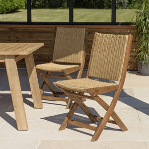 Vick - lot de 2 chaises pliantes en bois d'acacia huilé et rotin