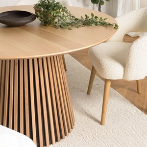 Sya - table à manger ronde d120 décor et chêne naturel pied à motif strié