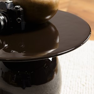 James - table d'appoint ronde 50x50cm en métal émaillé noir, col doré