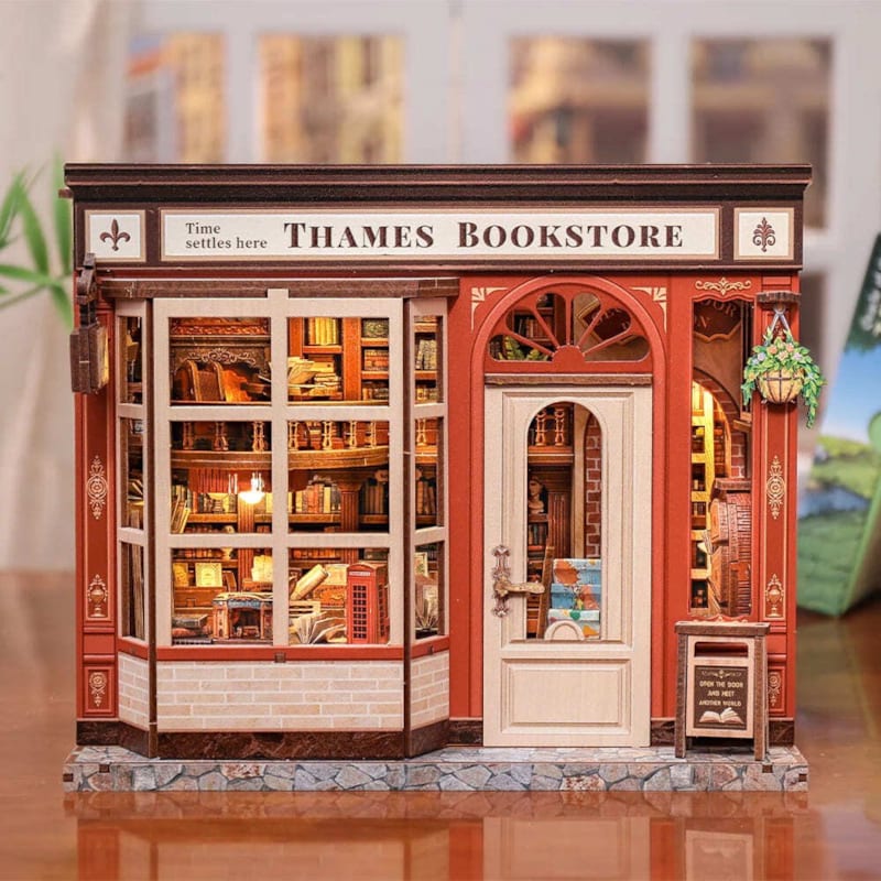 Thames bookstore - maquette booknook serre-livre