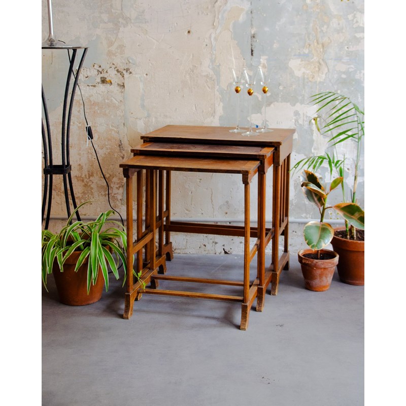 Table gigogne en marqueterie n°152