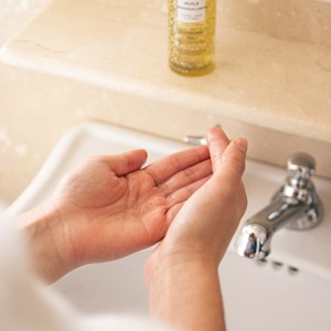 Huile démaquillante visage bio