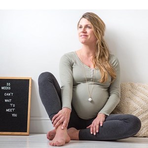 Bola grossesse collier blanc pieds