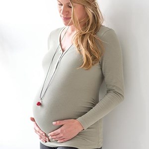 Bola grossesse collier blanc pieds