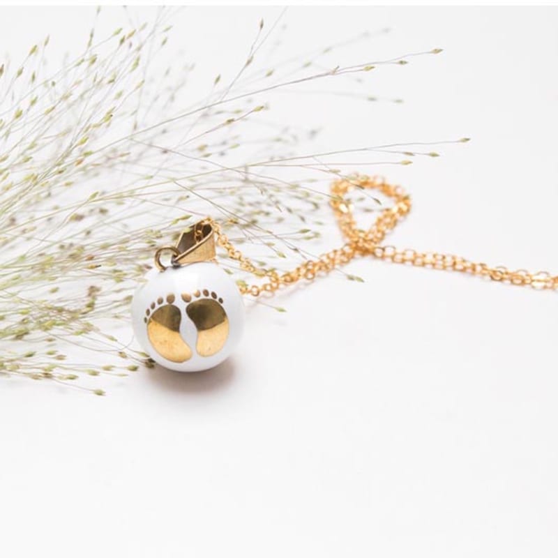 Bola grossesse collier blanc pieds dorés (Bola De Grossesse) - Image 2