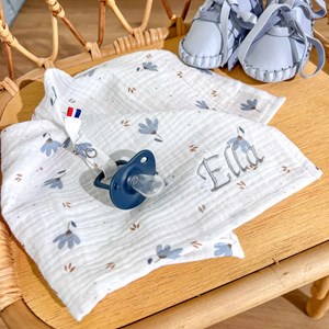 Doudou-lange attache tétine gaze bleuet