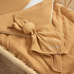 Doudou lapin  gaze jeanne camel 50 x 50