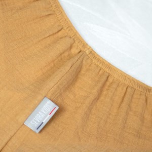 Drap housse en gaze de coton camel