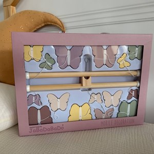 Mobile en bois papillons
