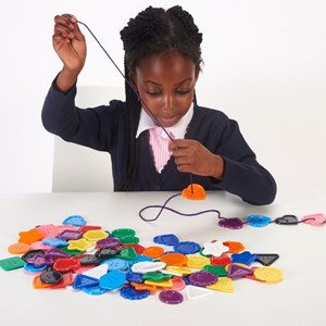 Boutons colorés et lacets