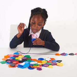 Boutons colorés et lacets