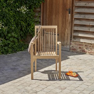 Fauteuil de jardin empilable en teck bru