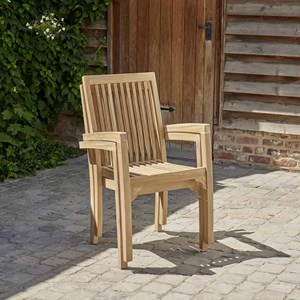 Fauteuil de jardin empilable en teck bru