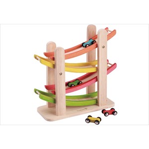 Rampe de course et petites voitures ever