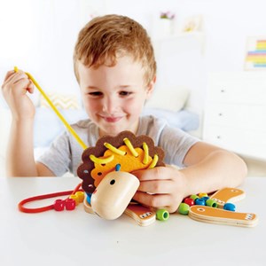 Lacing lion by hape lion à lacer en bois