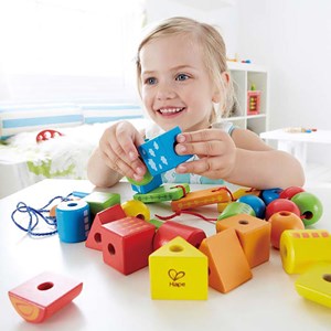 Cube enfant forme à lier hape