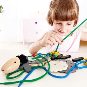 Jeu éducatif enfant stringy sheep hape