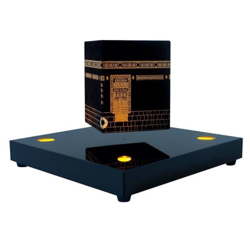 Kaaba illuminée en lévitation sur base d