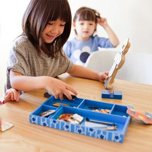 Billy et ses costumes magnétiques