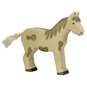 Cheval debout, tacheté