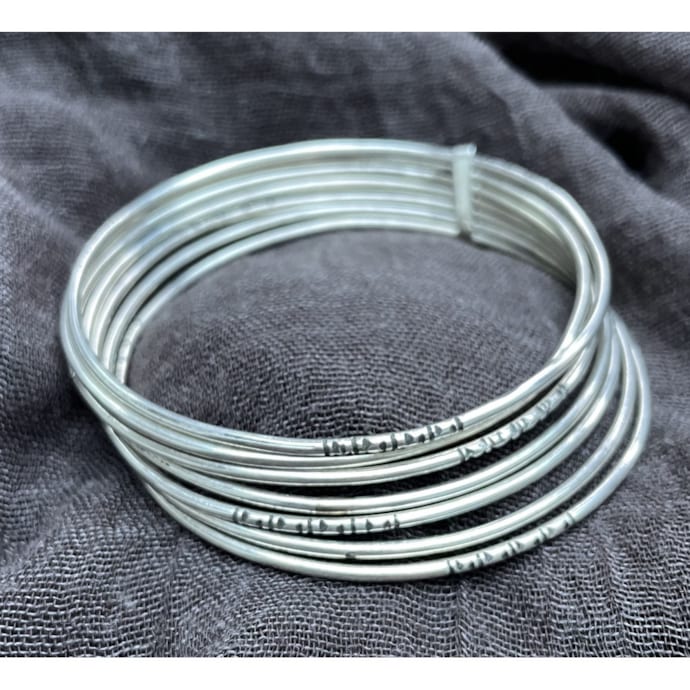 Deux Bracelets Rigides Ronds En Argent Sterling - Occasion