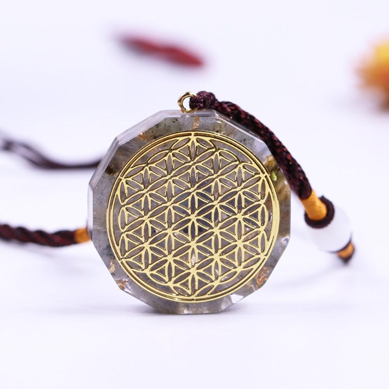 Achamana - Collier orgonite yoga fleur de vie