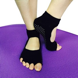 Une paire de chaussettes yoga