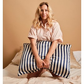 Taie d'oreiller en soie bleu foncé 51x76