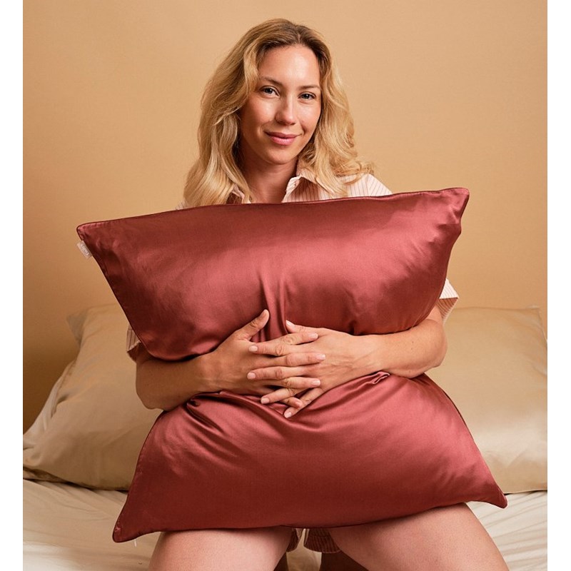 Taie d'oreiller en soie rose foncé 65x65