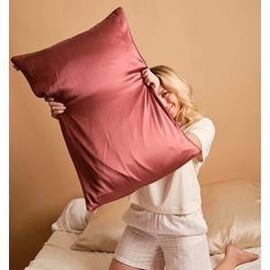 Taie d'oreiller en soie rose foncé 51x76