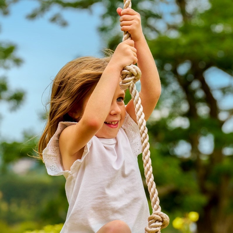 Corde à nœuds pour portique