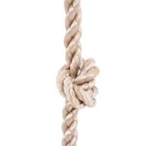 Corde à nœuds pour portique