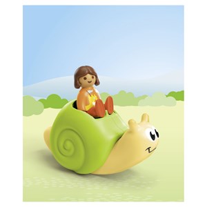 Enfant avec escargot à bascule junior