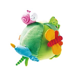 Balle en tissu au pré