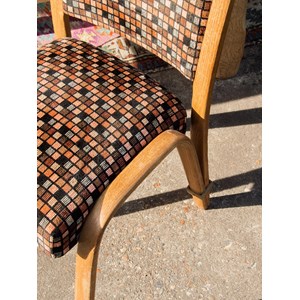 Alma, la chaise à carreaux n°323