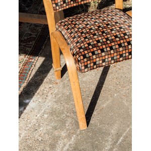 Alma, la chaise à carreaux n°323