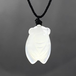 Collier pendentif cigale en agate