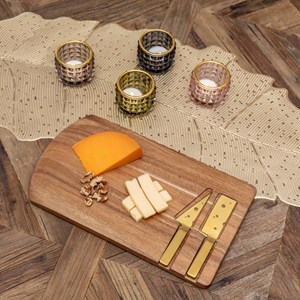 Plat à fromage en bois avec 2 couteaux