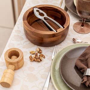 Bol en bois avec casse-noix