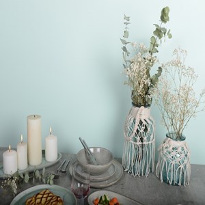 Vase en verre vert d'eau macramé h.26cm