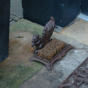 Gratte pied ecureuil en fonte