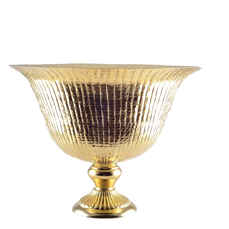 Coupe sur pied dorée brillante