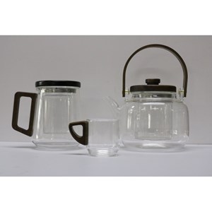 Théière en verre avec anse en bois