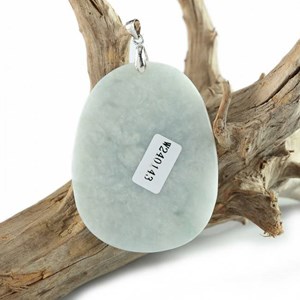 Grand pendentif tete de dragon en jade